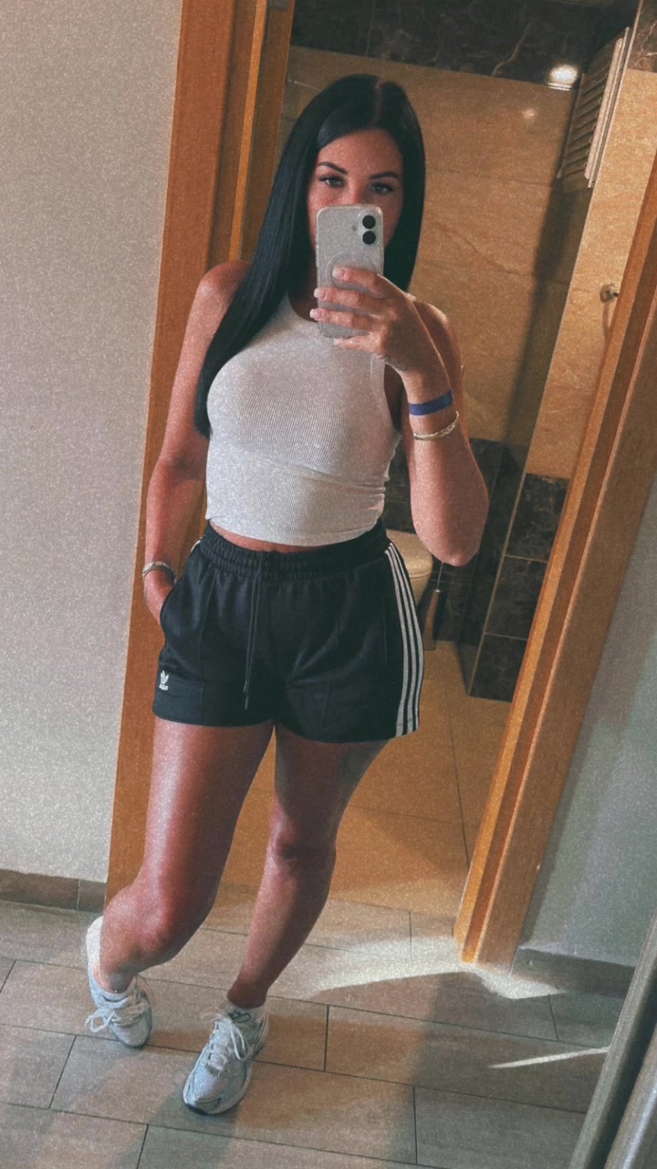 @Z O E 🦋