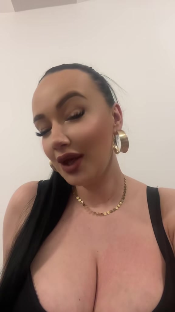 @bustylora4
