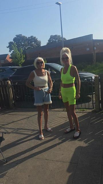 @Cheeky twins