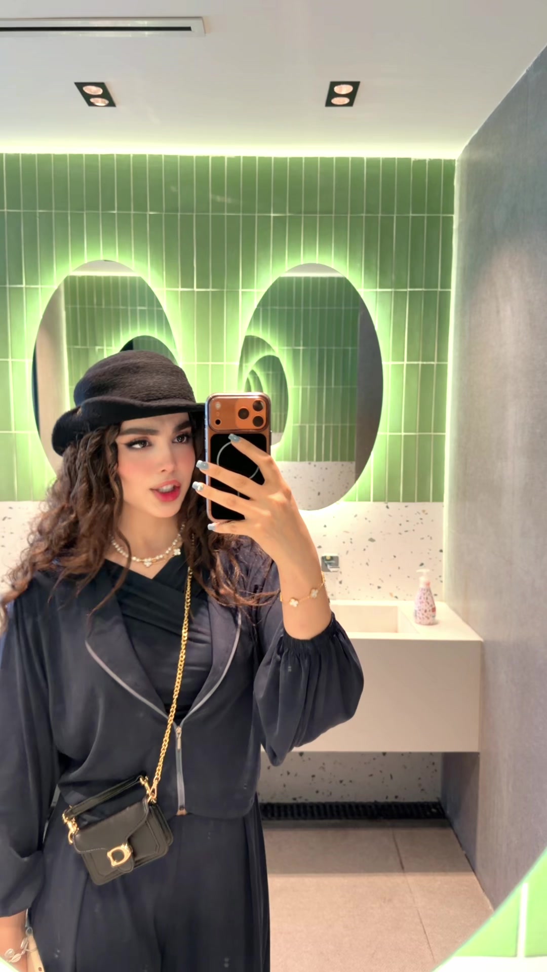 @Zahra Shiri