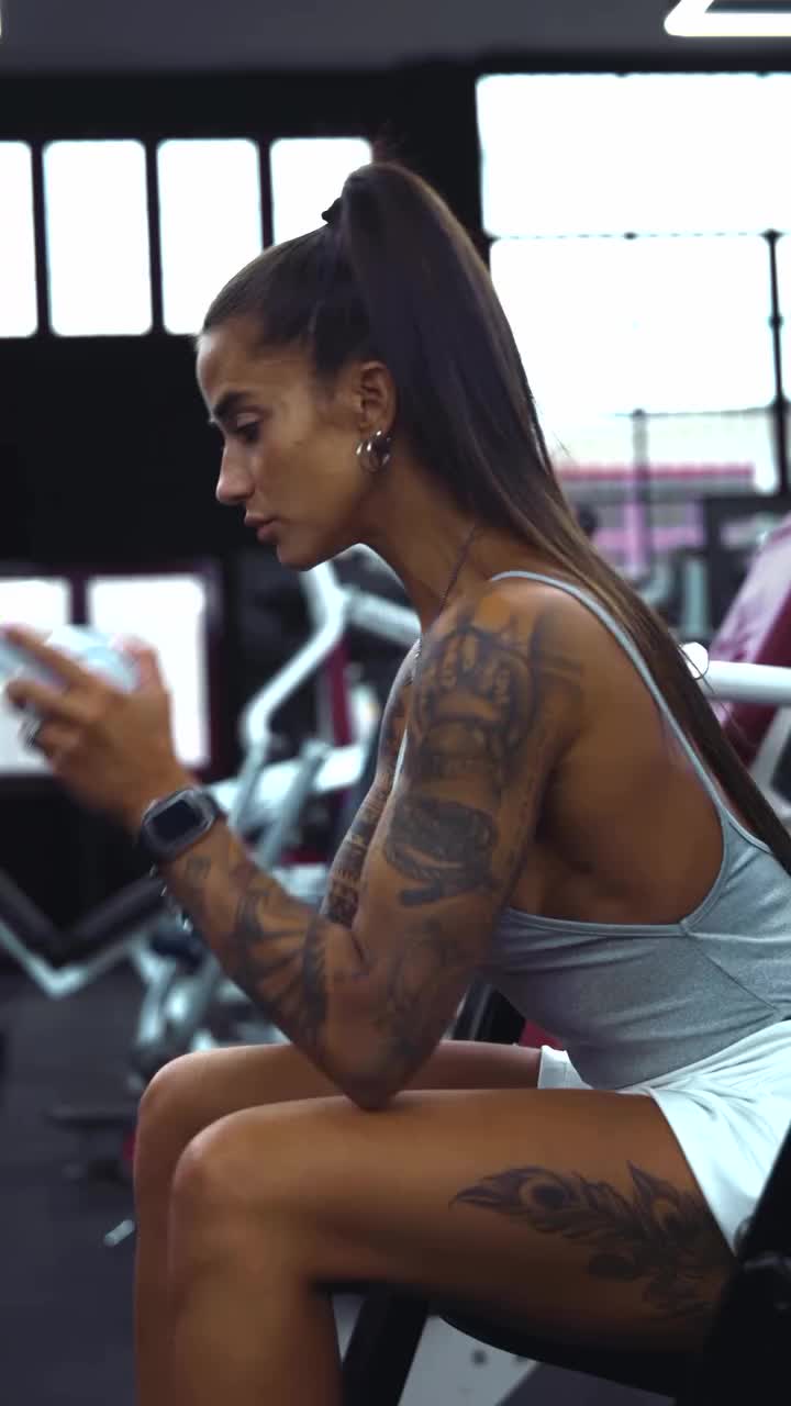 @musclegirls