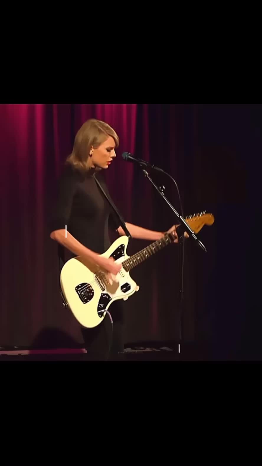 @amelie 🖤🎧 (Taylor’s Version)