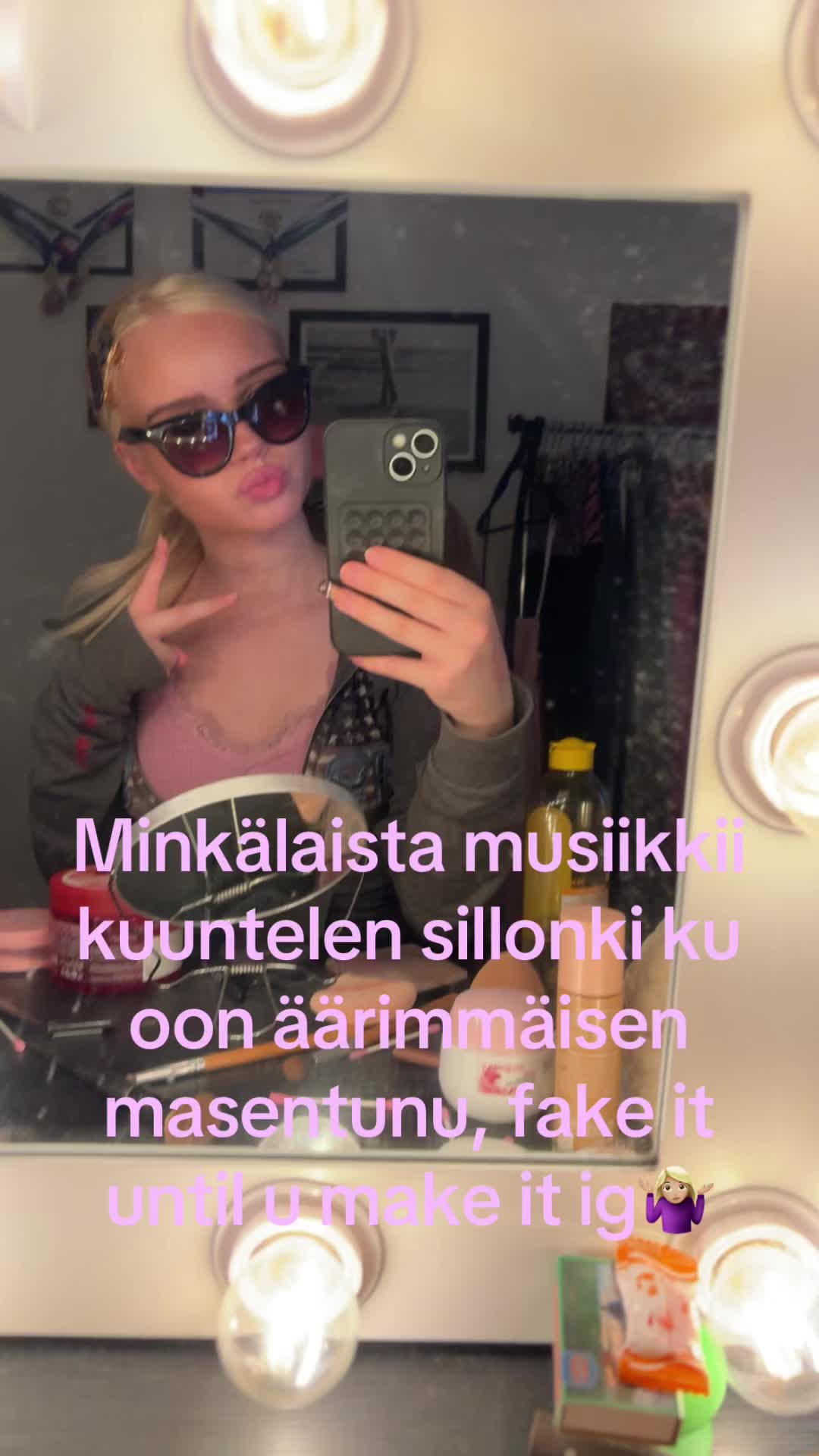 @꧁♕🪽𝒷𝓁ℴ𝓃𝒹 𝒶𝓃𝑔ℯ𝓁🪽♕꧂