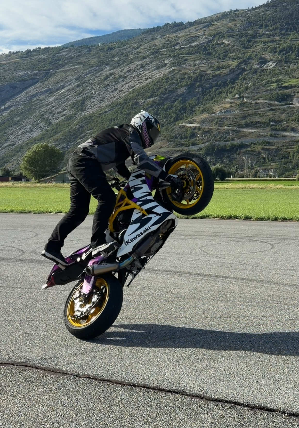 @Michi_stuntrider