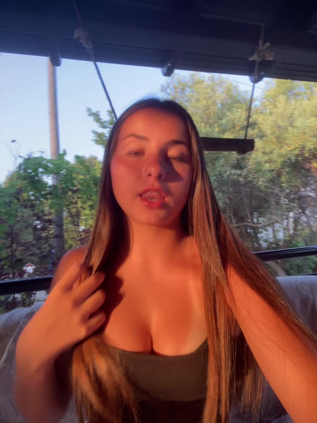 @_theodoraa__