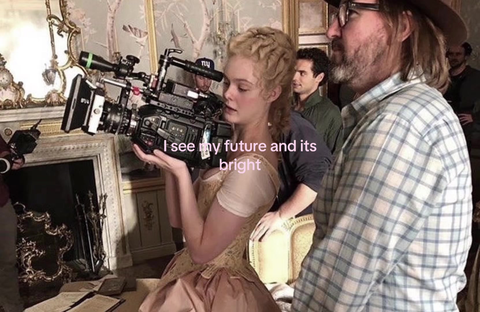 @𝜗𝜚˚⋆. Elle ☕️⚯ ͛