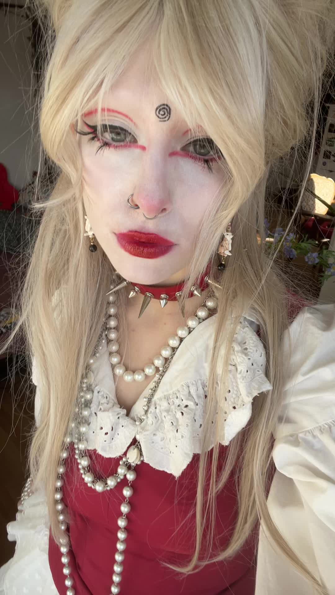 @weirdlywelldressed