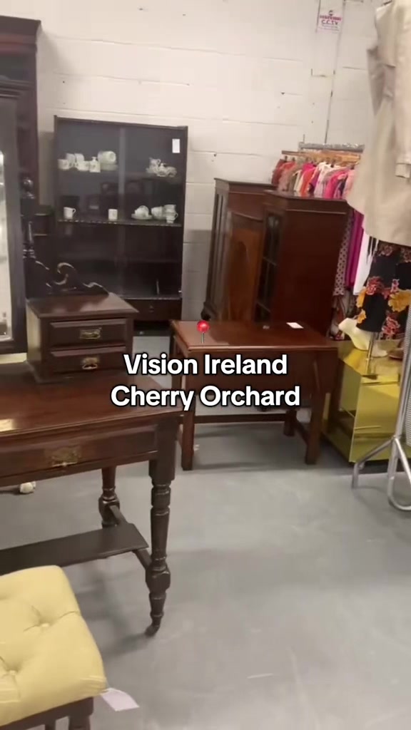 @Fionnuala | Comedy + Stories