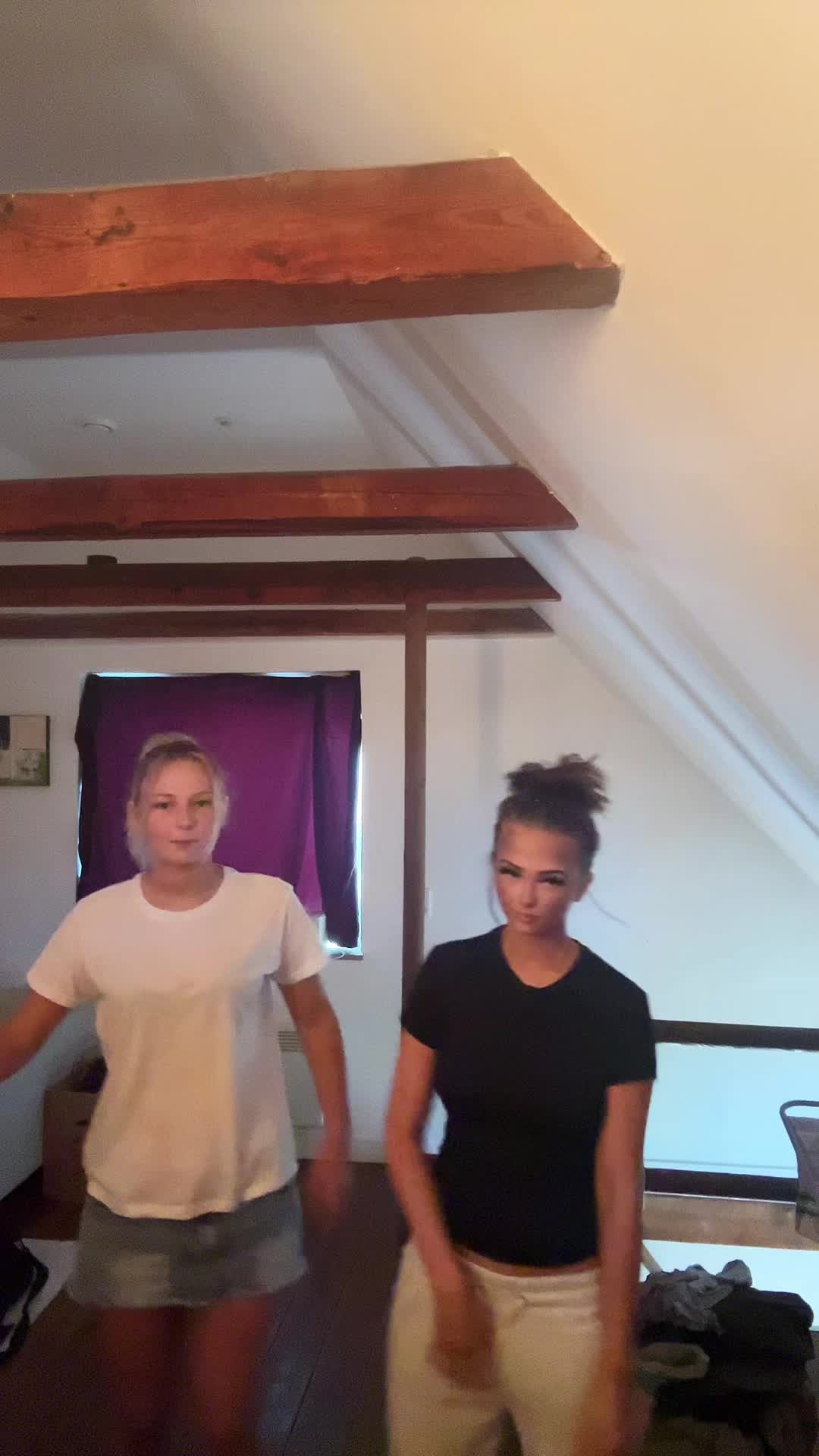 @🦄
