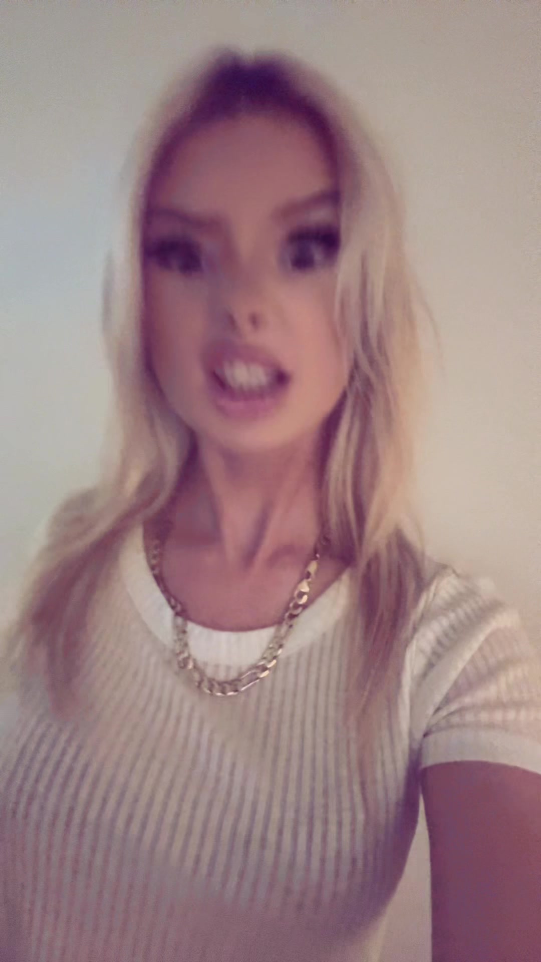 @Elliequigley