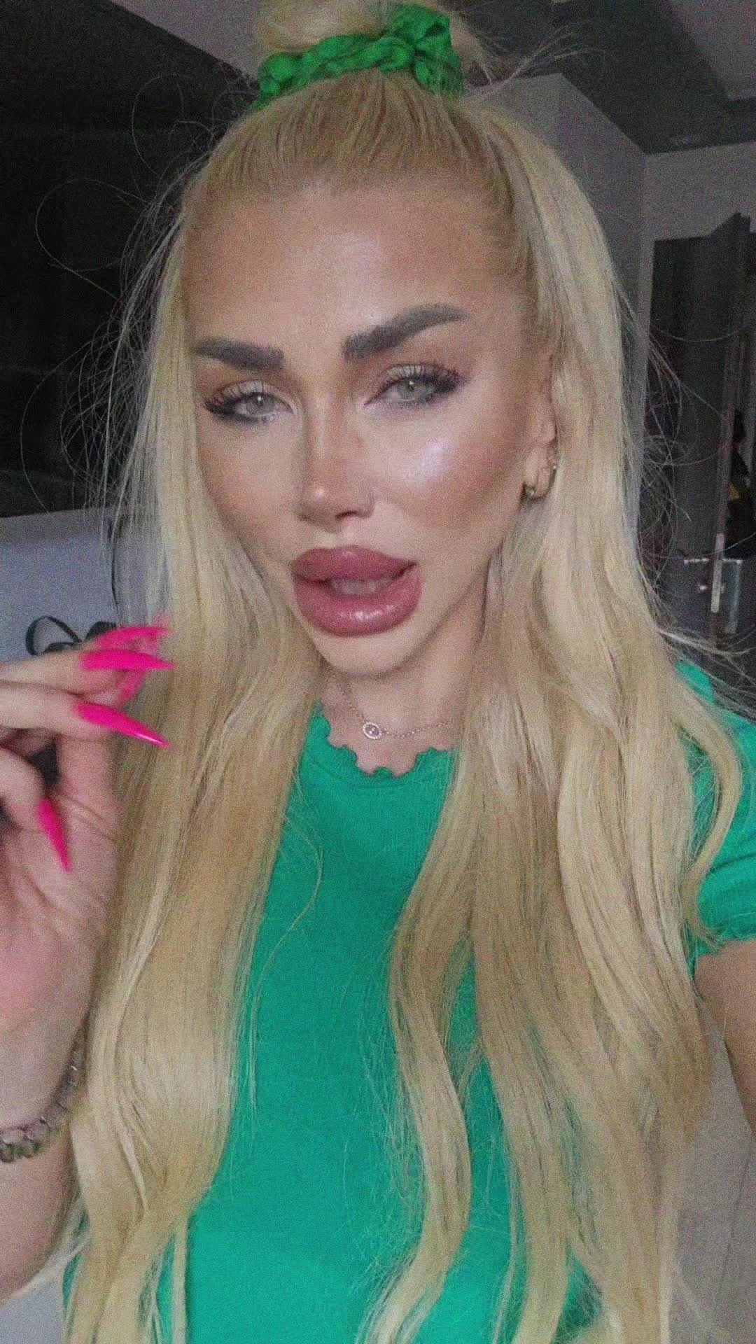 @𝐌𝐄𝐃𝐈 𝐇𝐑𝐈𝐒𝐓𝐎𝐕𝐀