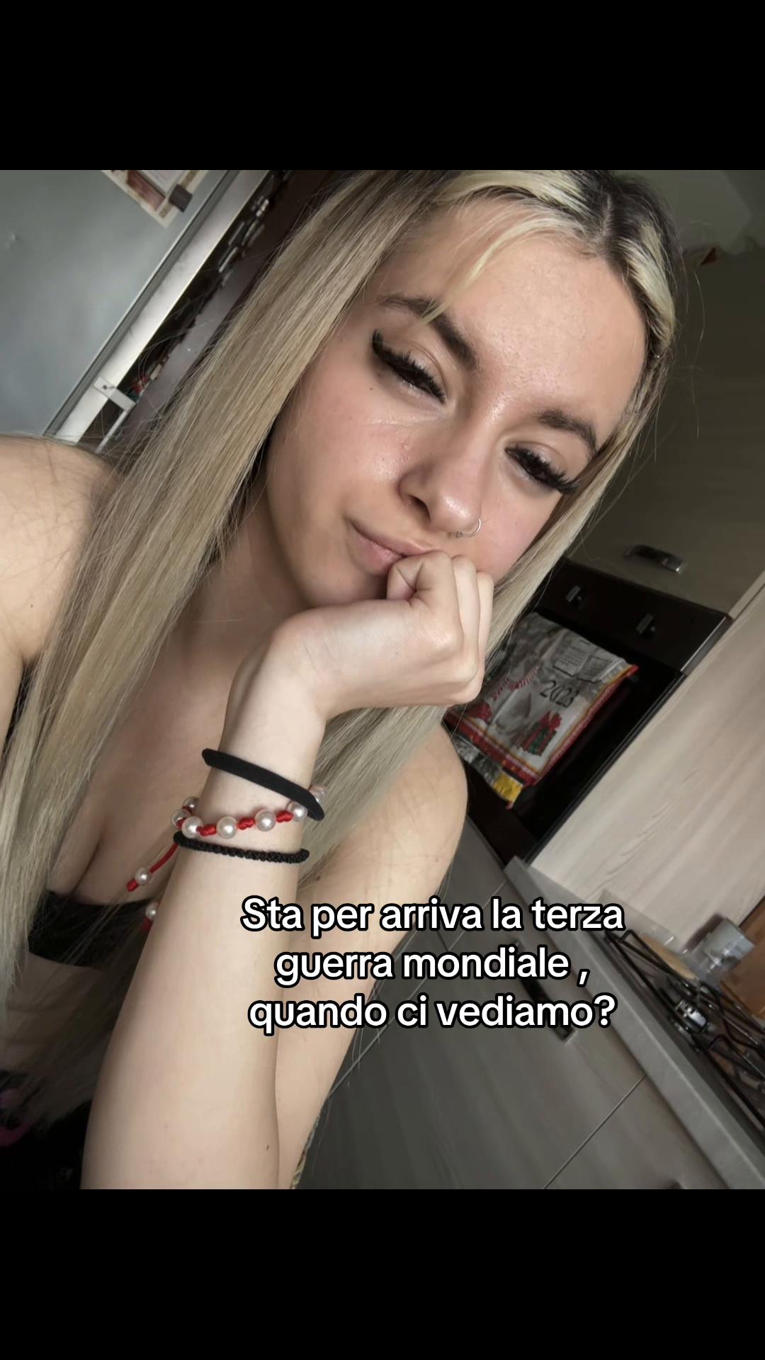 @👩🏼🇲🇩