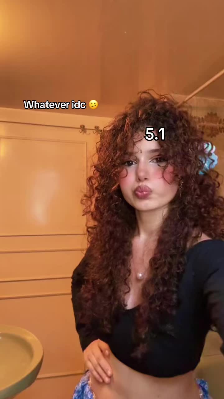 @Curlypurlyy👩🦱