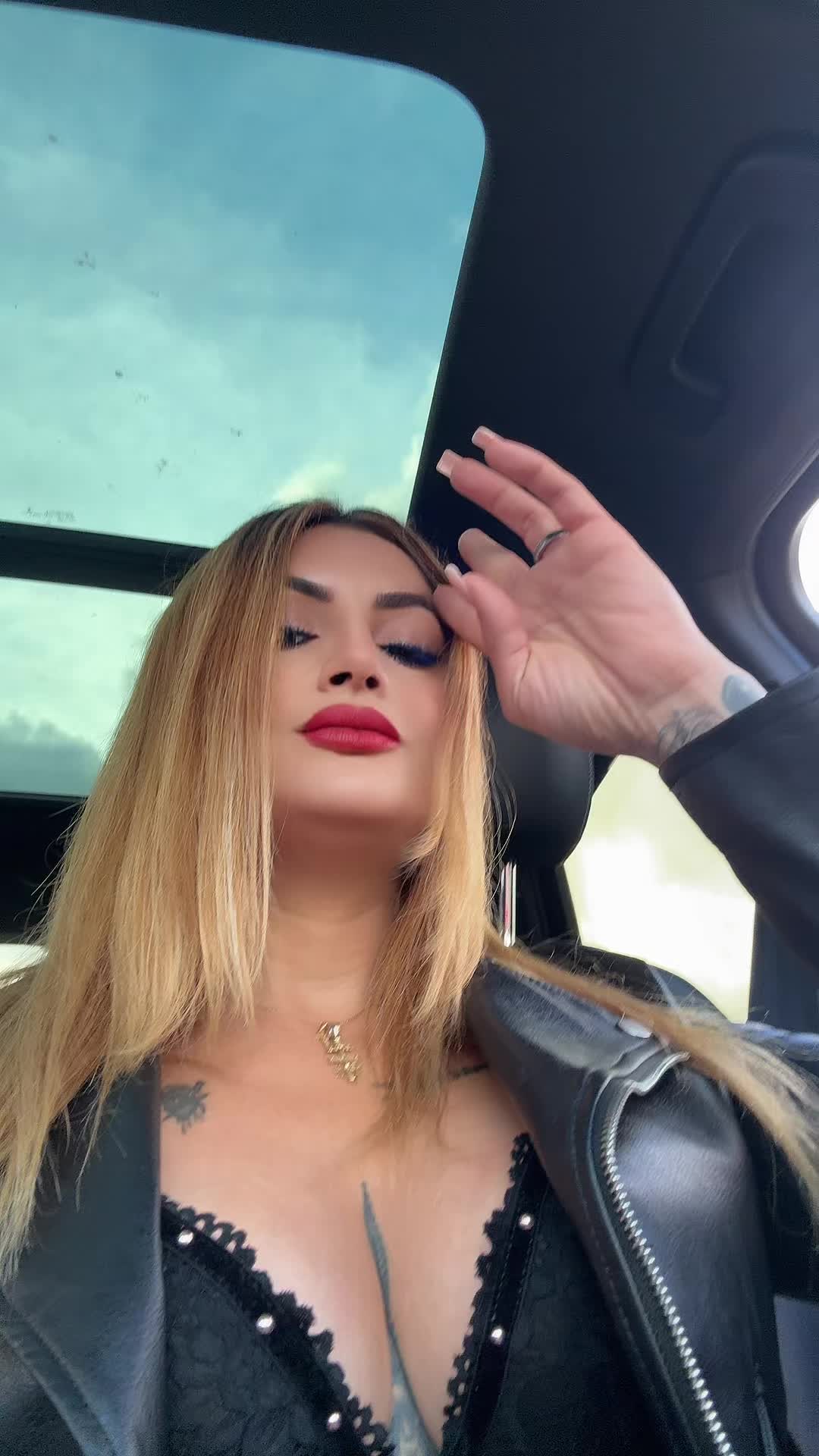 @ĐĄRLÏŃG QÛĘĘŃ 🦋メイ🦋