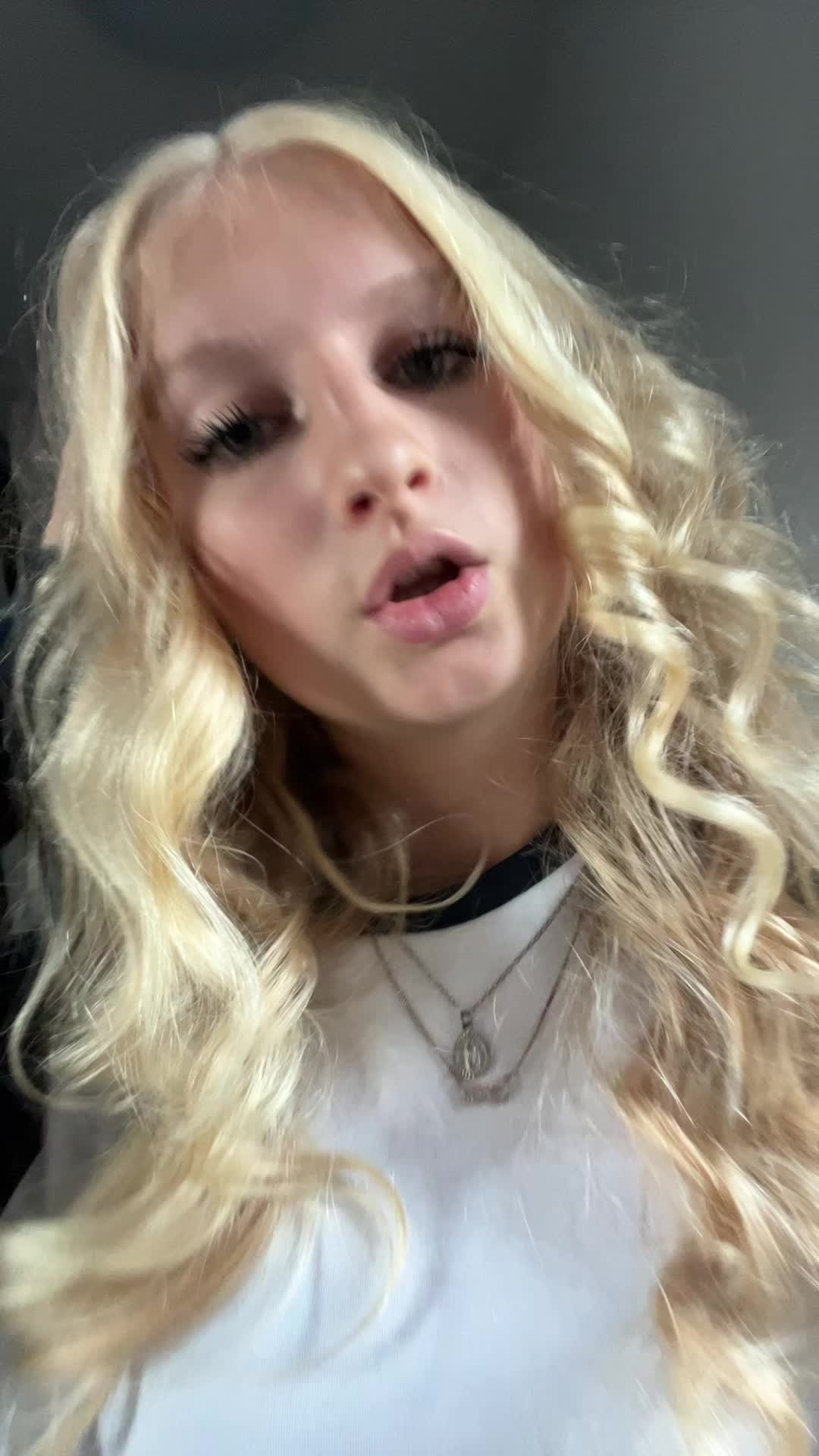 @𝒩𝑒𝓁𝓁🦢