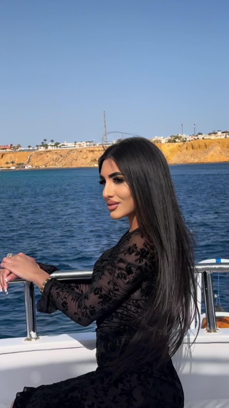 @𝐤𝐫𝐢𝐬𝐭𝐢𝐧𝐚 👑