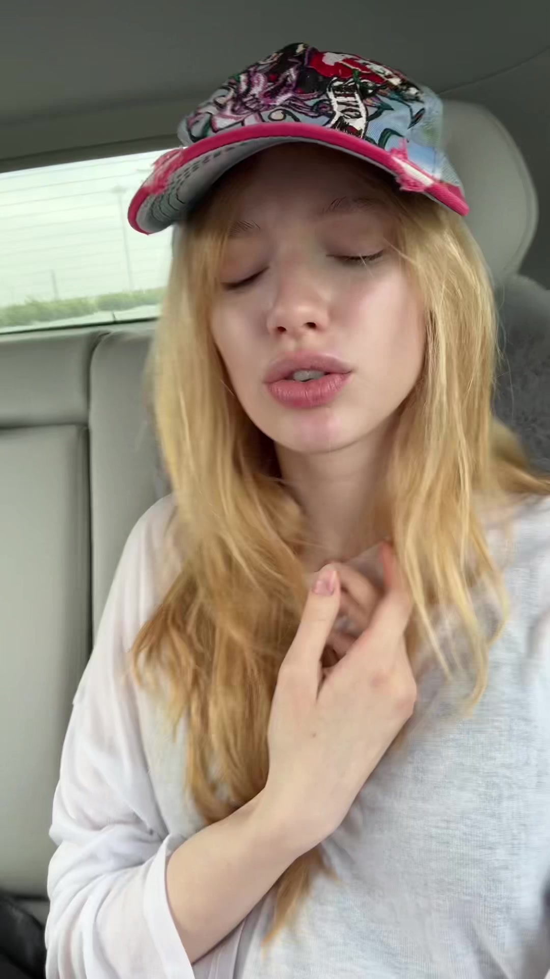 @MarisaLeona_