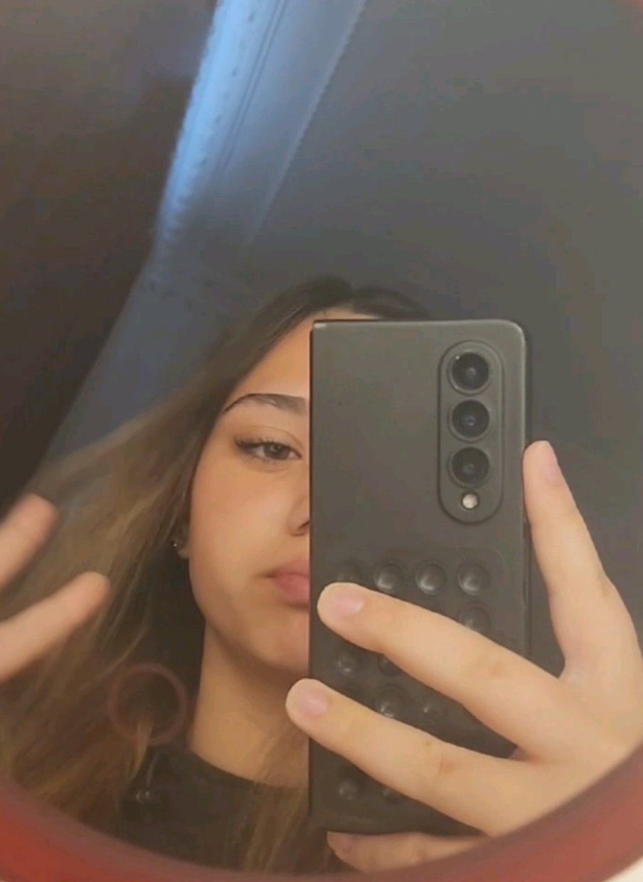 @nicolé