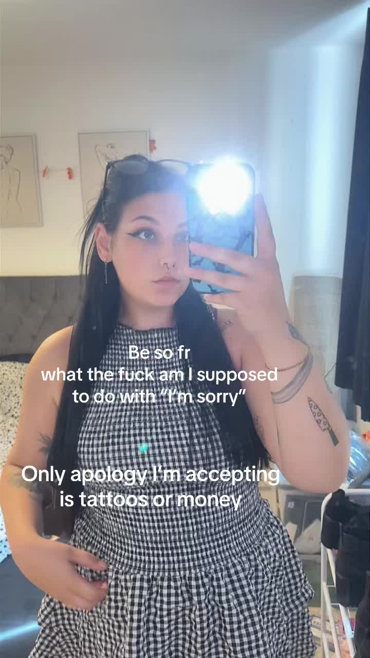 @𝓒𝓱𝓵𝓸🖤🕸️