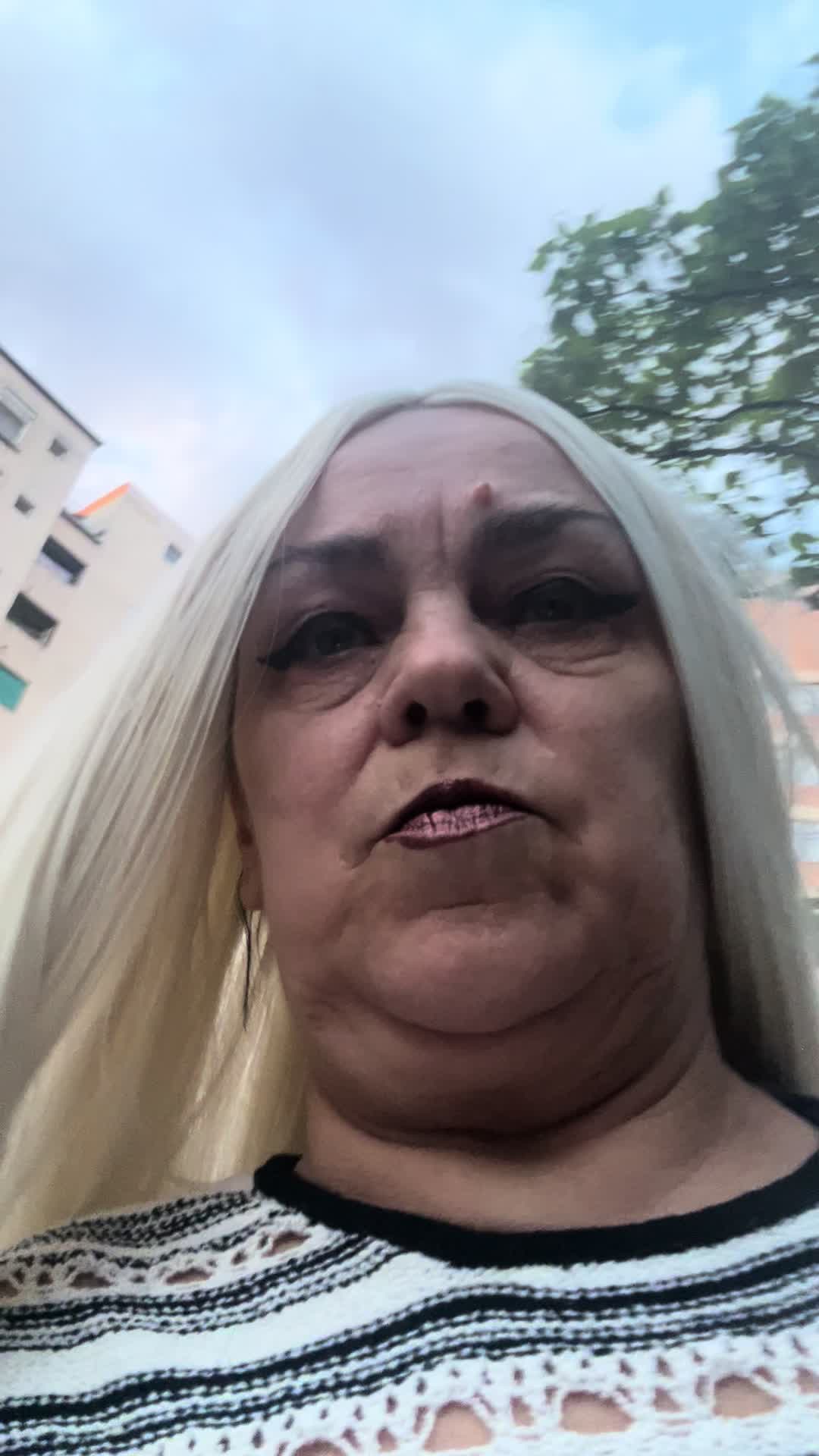 @Nela