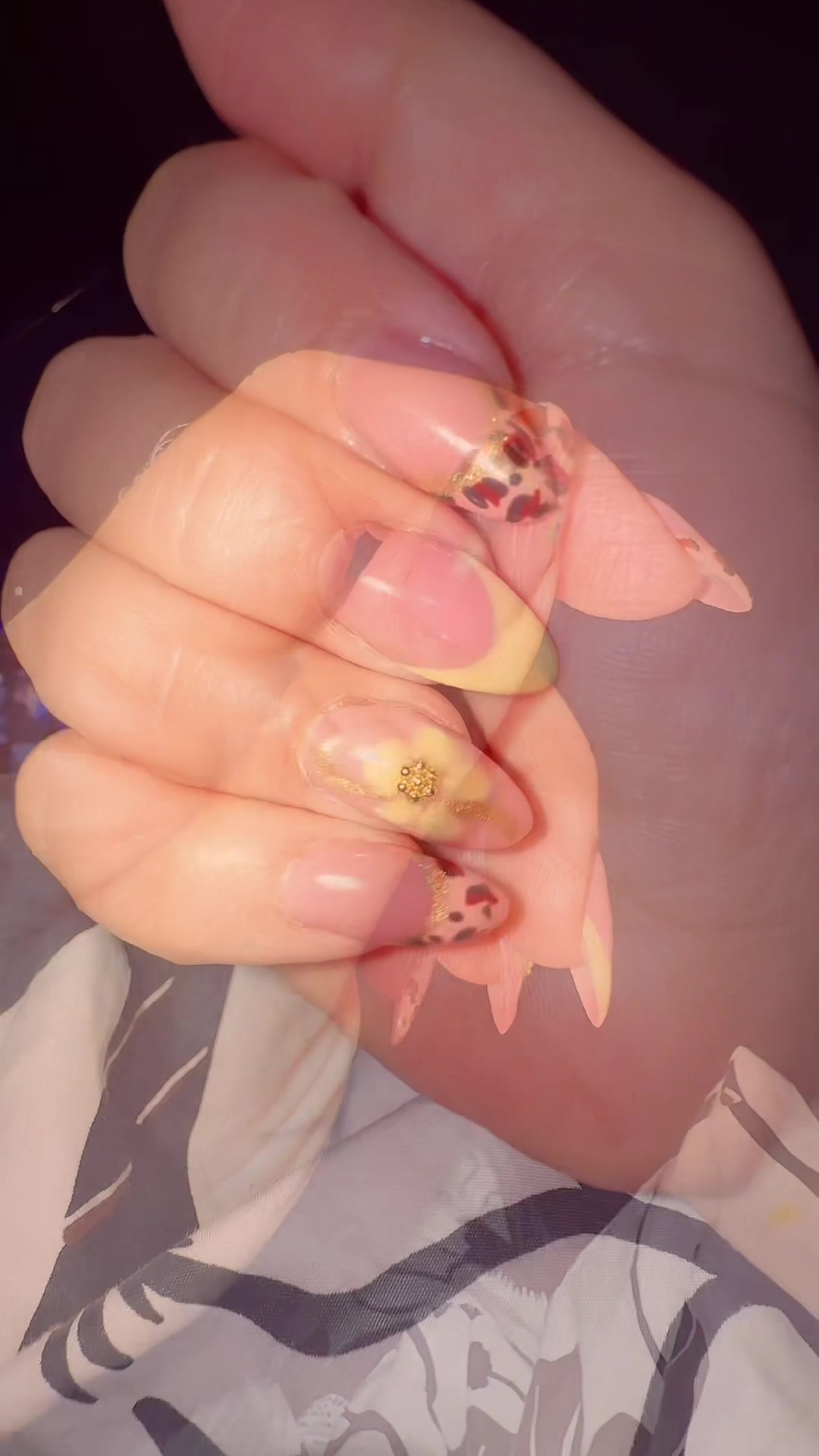 @AyeshaAkbar🩷