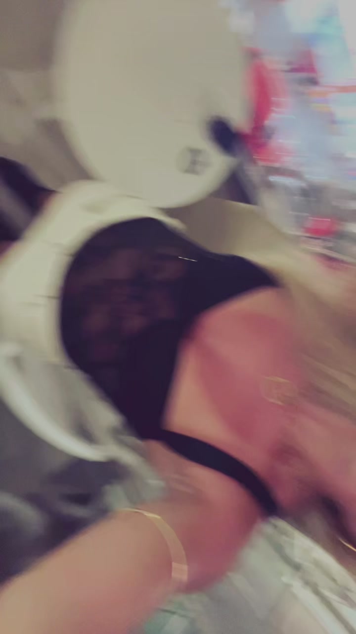 @Priv&eacute;lynnx