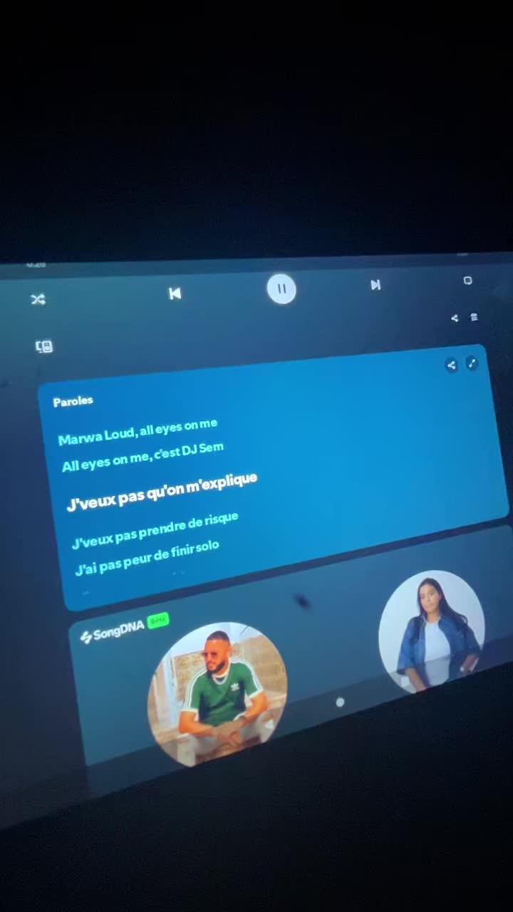 @🎧