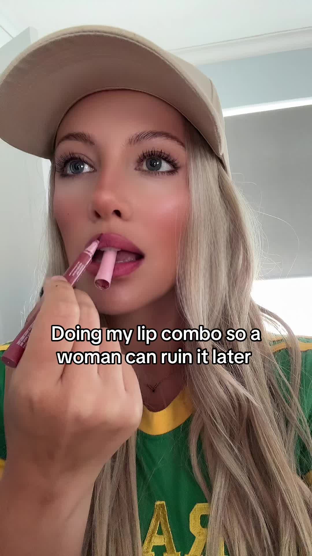 @Lisa J Evans sapphic author ⚢