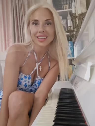 @BlondiFox