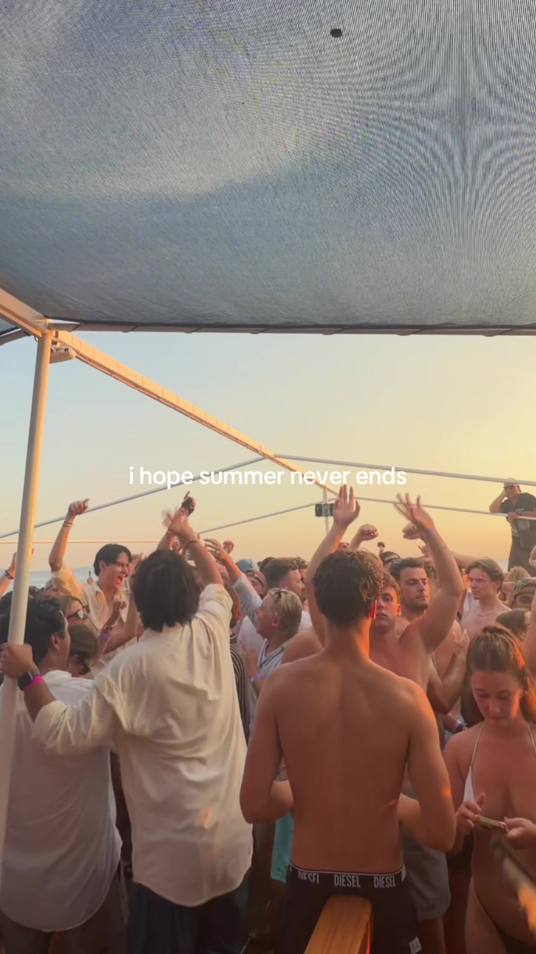 @Out To Sea - Split Boat Party