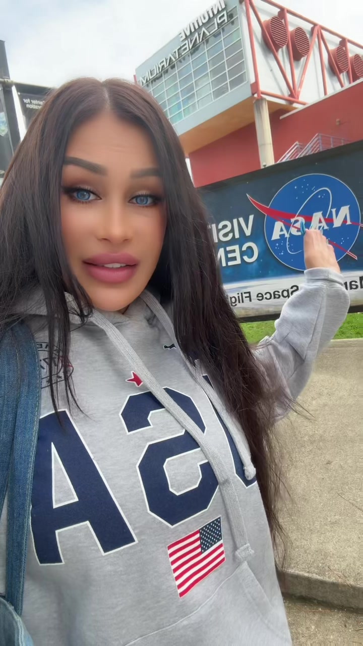 @LennaHorvath