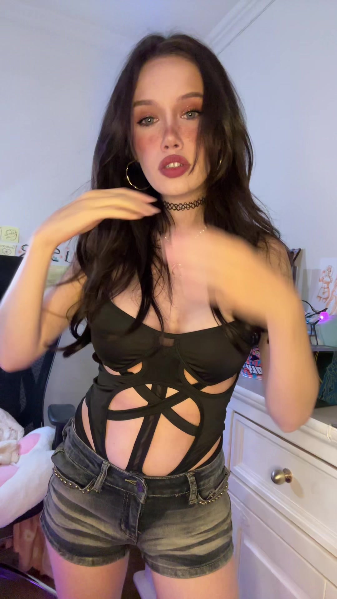 @Charlyne twitch.tv/charlyne