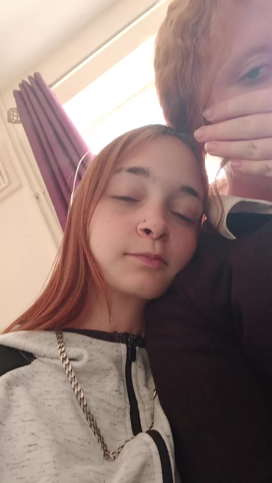 @👩❤️💋👩