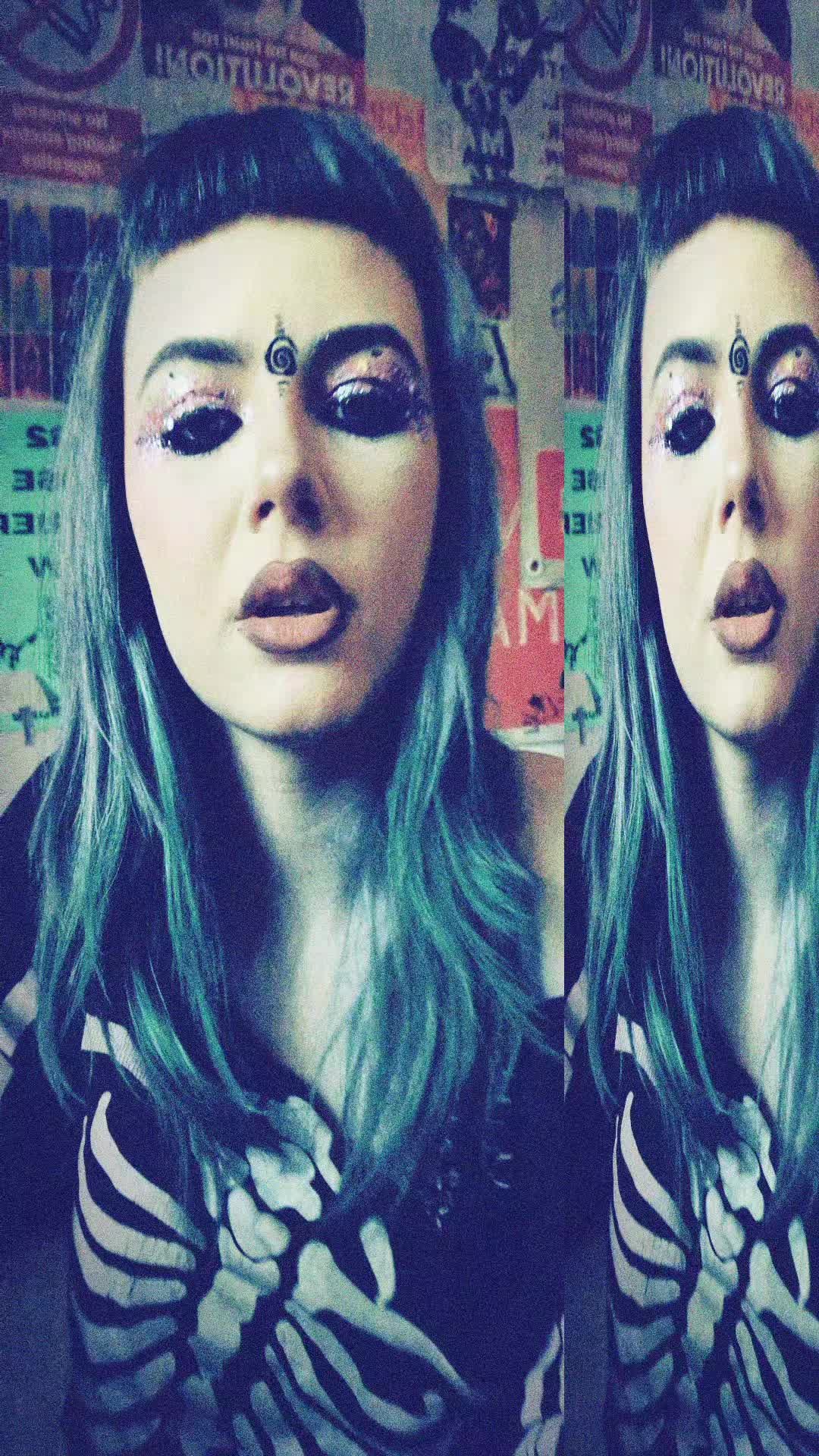 @𝔼𝕝𝕝𝕚𝕖