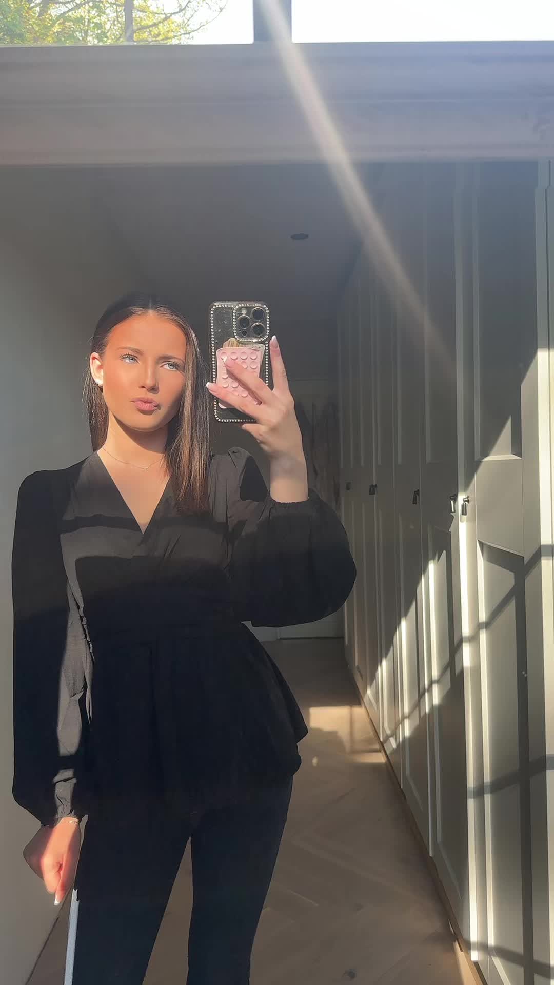 @𝐻𝒶𝒾𝓁𝑒𝓎𝓇𝑒𝒾𝓃𝒽𝑜𝓁𝒹