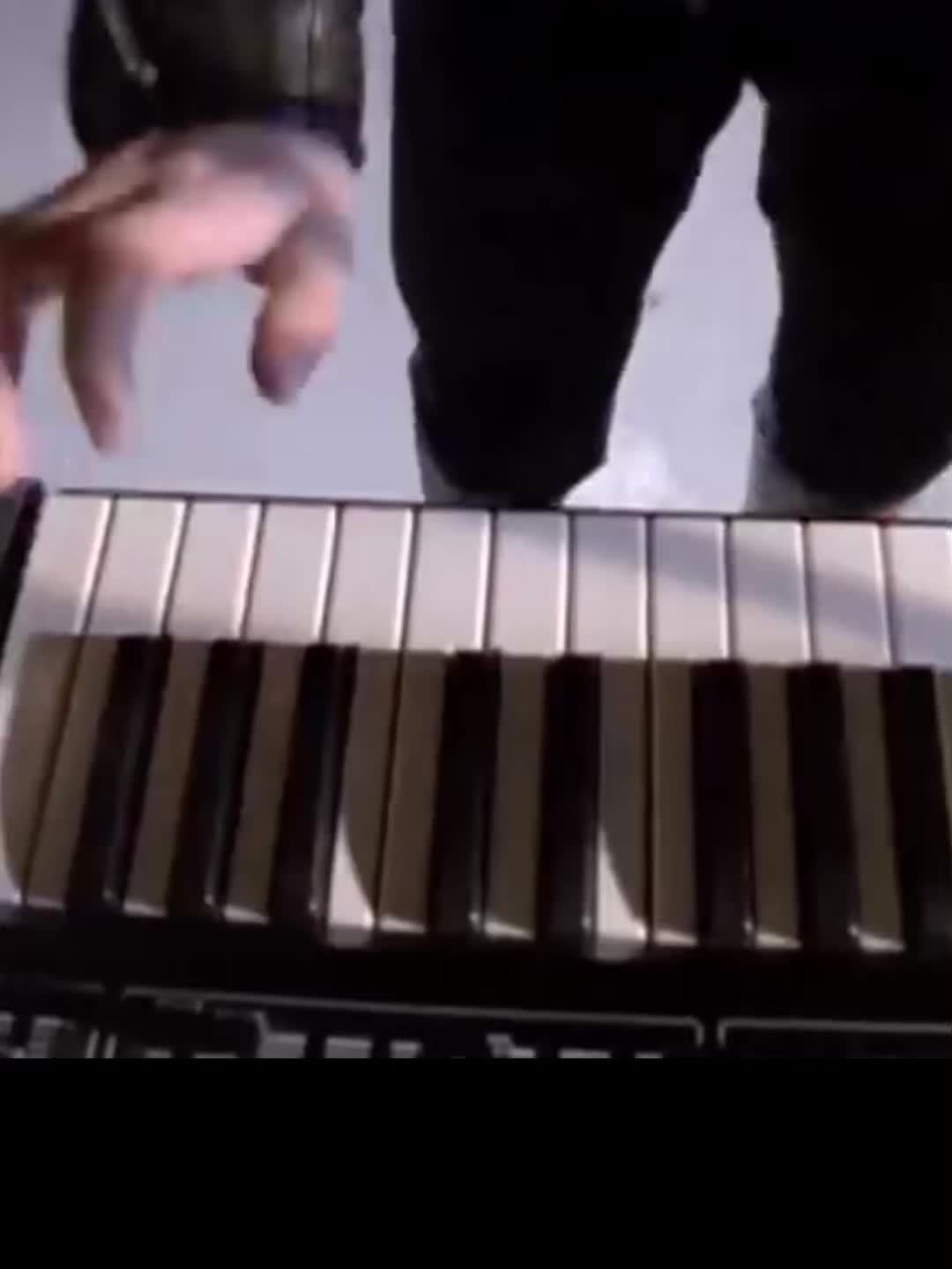 @_stripdepeche