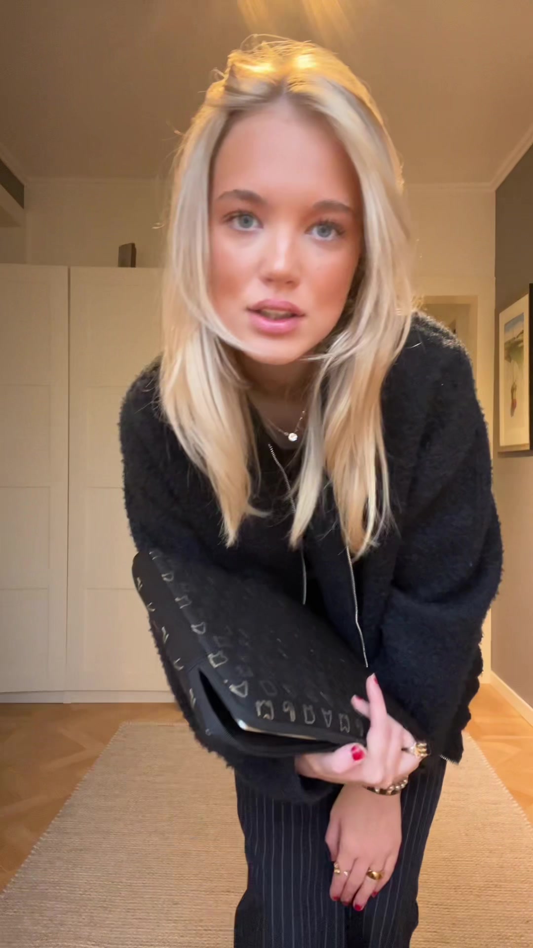 @Bella