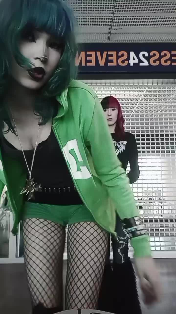 @🦇eronica