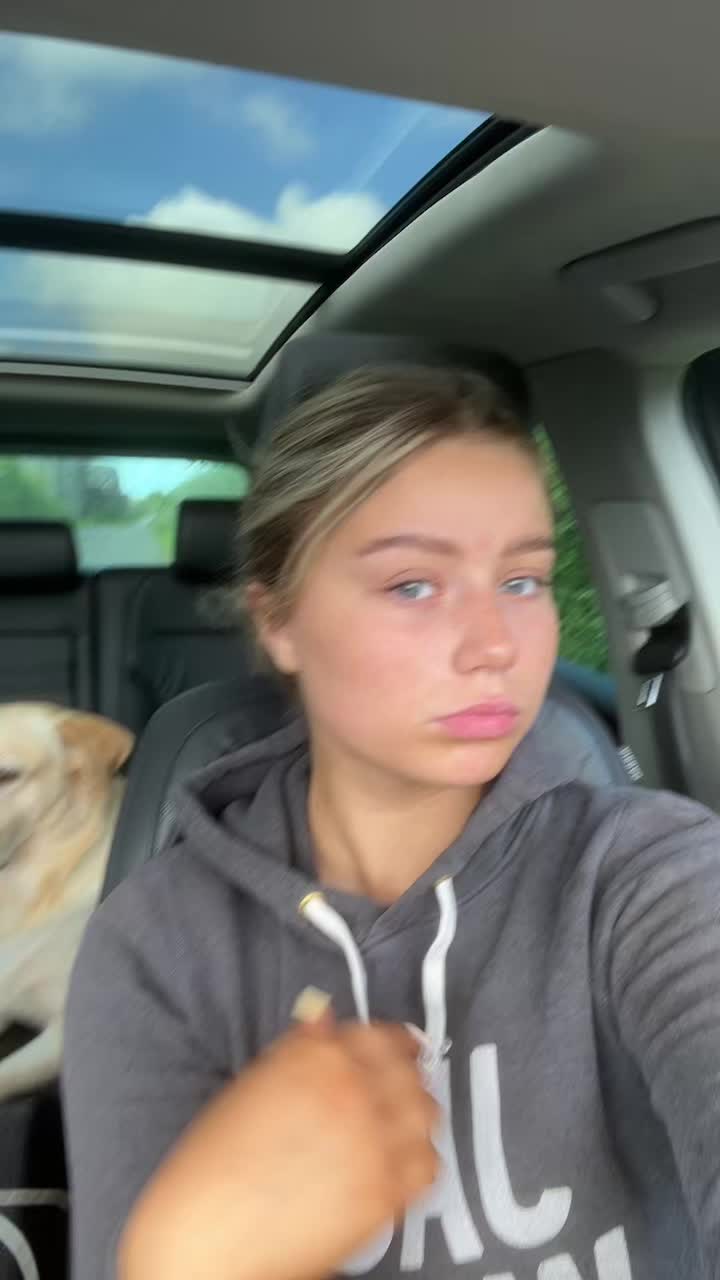 @victoriacromie_