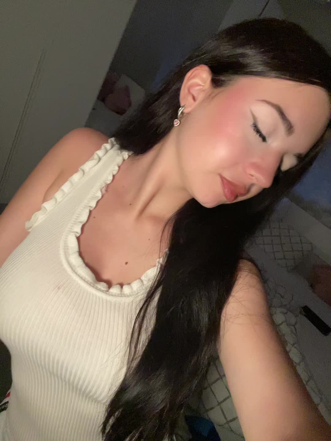 @valeria~