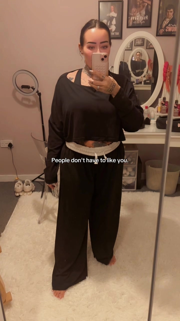 @Tallie🖤🏳️🌈