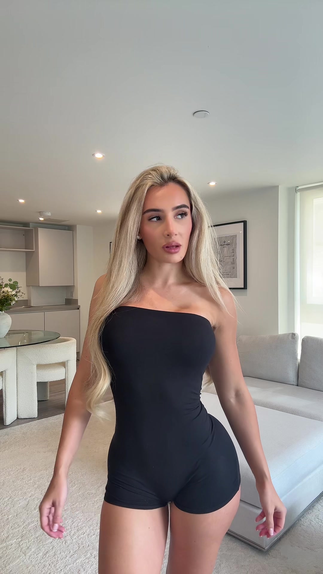 @HollyDemicol