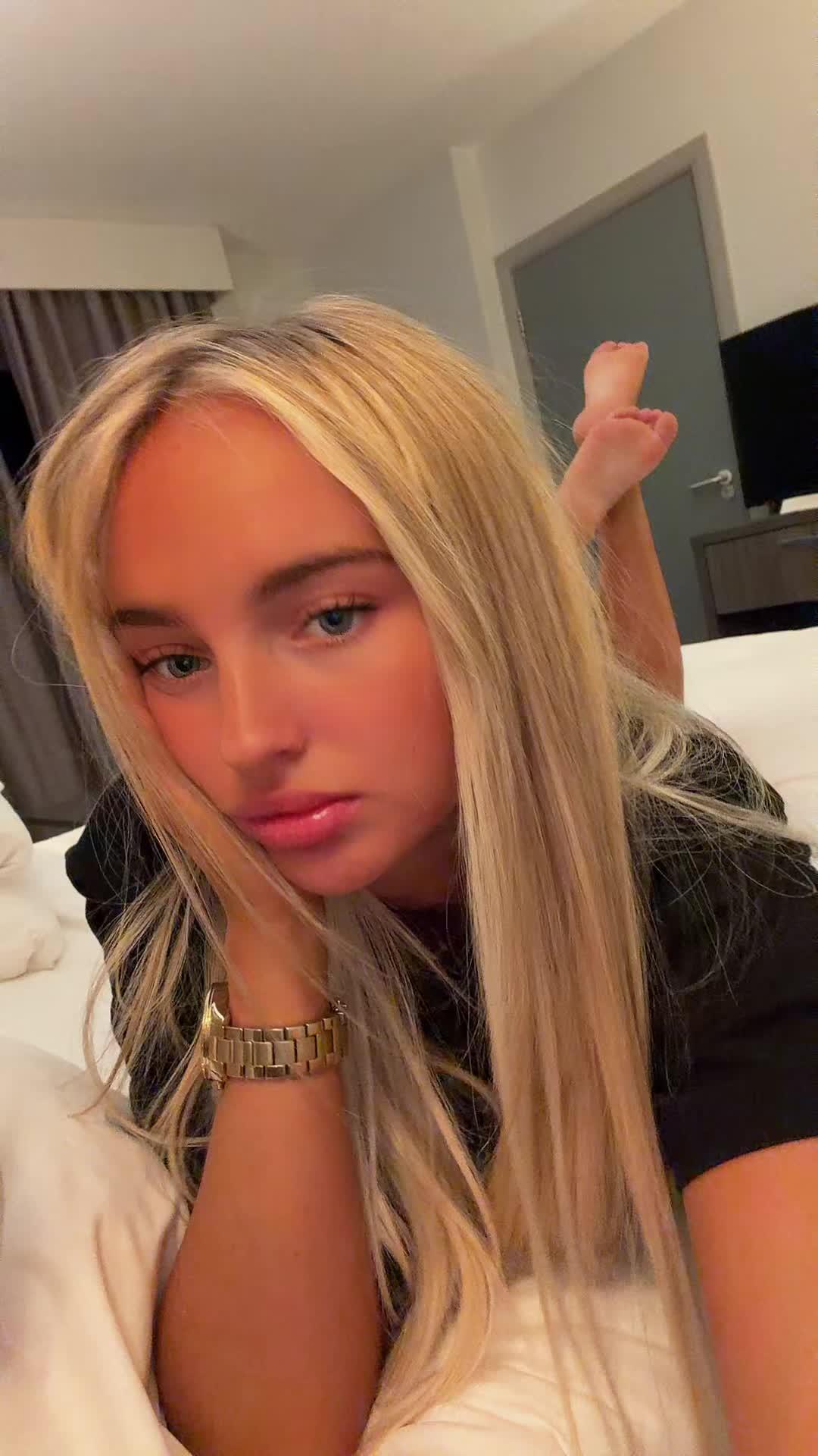 @Blonde babe