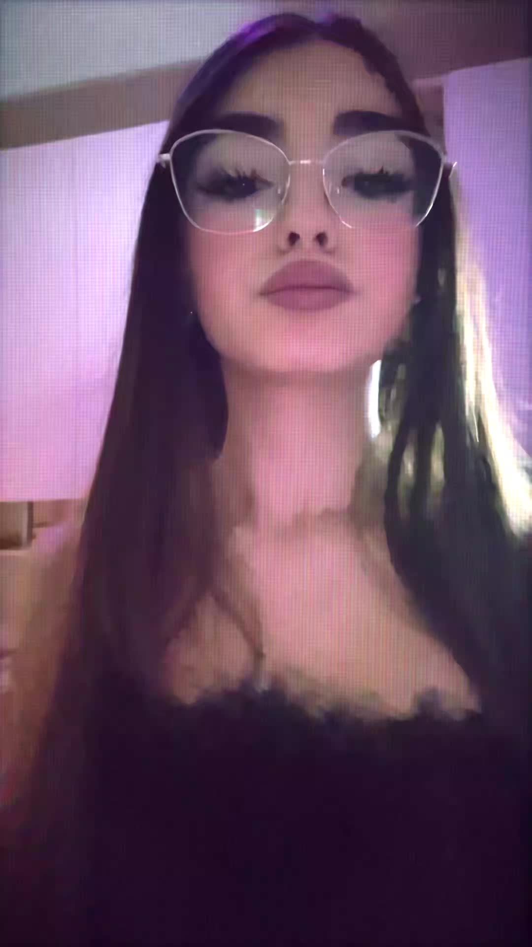 @𝑵𝑶𝑬𝑴𝑰👸🏽🌹