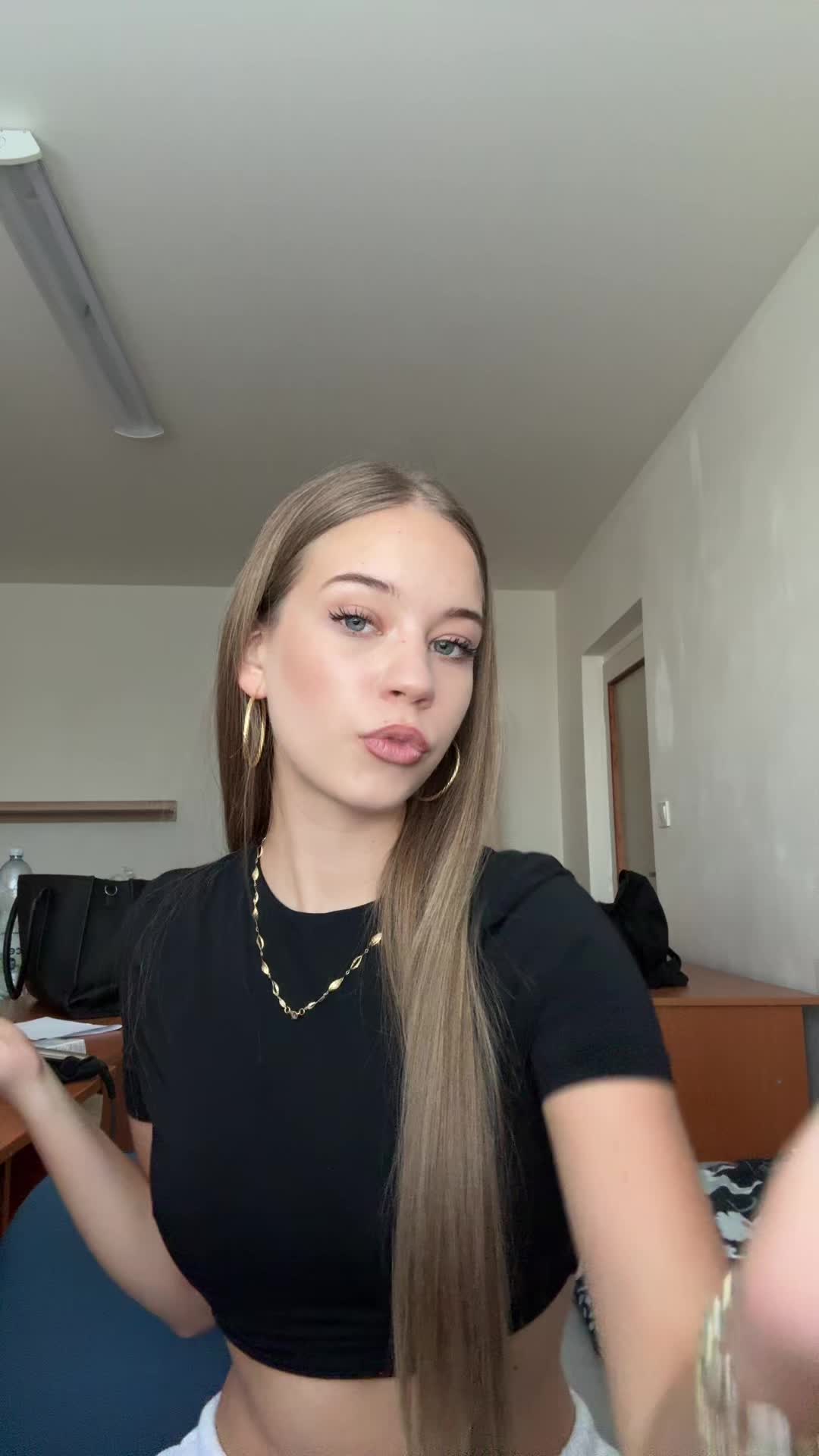 @𝓥𝓲𝓿𝓲𝓮𝓷