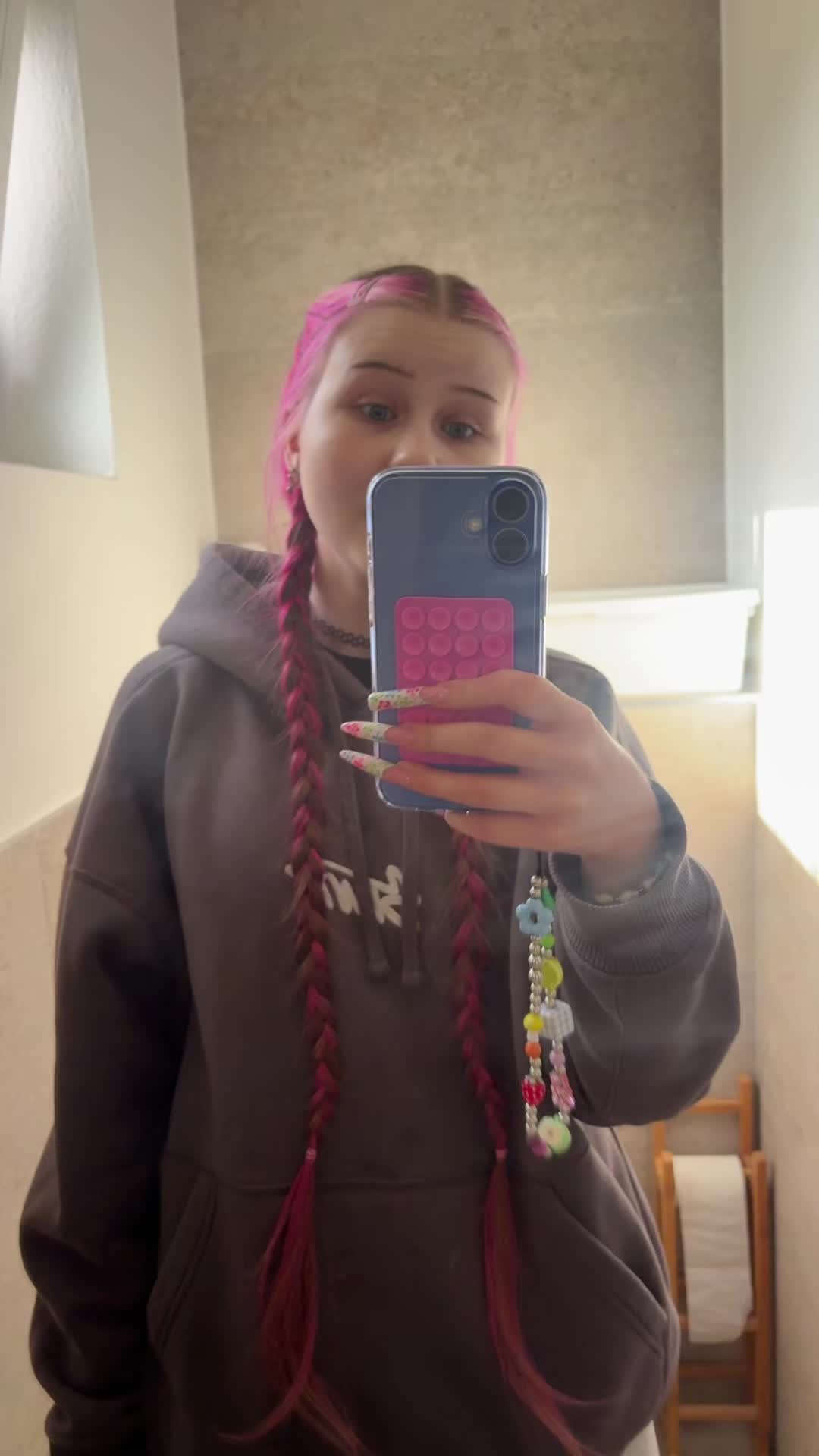 @𝓚🦄