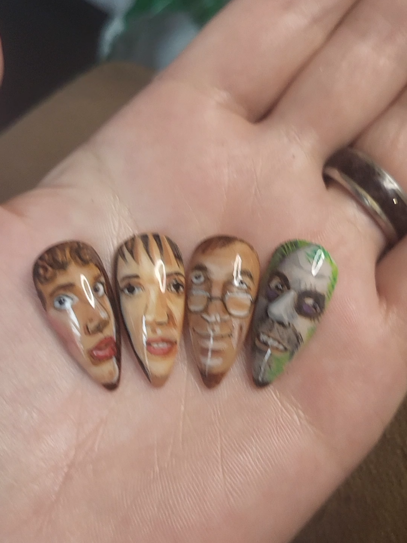 @StewieTheNailGirl