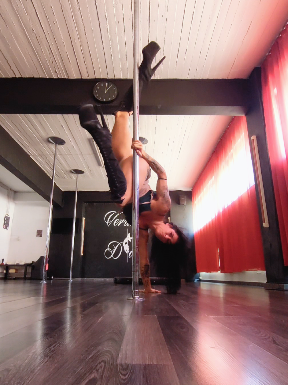@Amaryllis Divas Pole Dancing