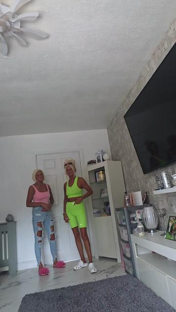@Cheeky twins