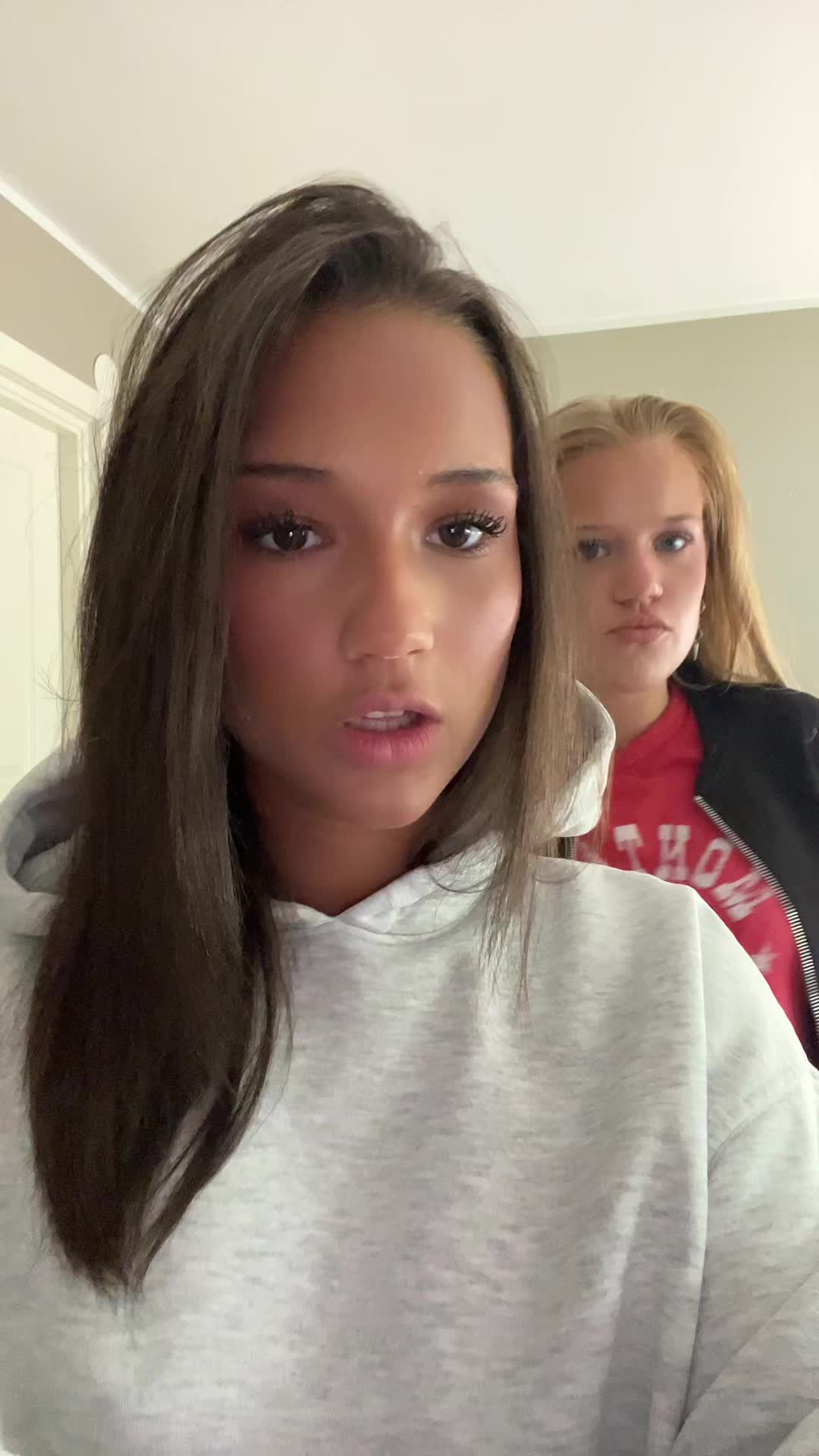 @L E O N I